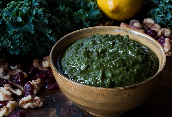 green-kale-pesto-with-cranberries-and-walnuts-4431-2