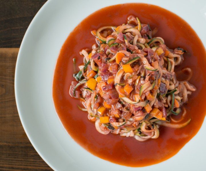 zucchni-pasta-in-red-sauce-with-sweet-red-pepper-4842-2