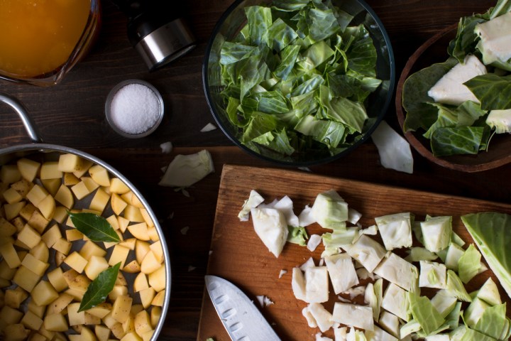 Miz for borscht; cabbage and potatoes prep lr-7201