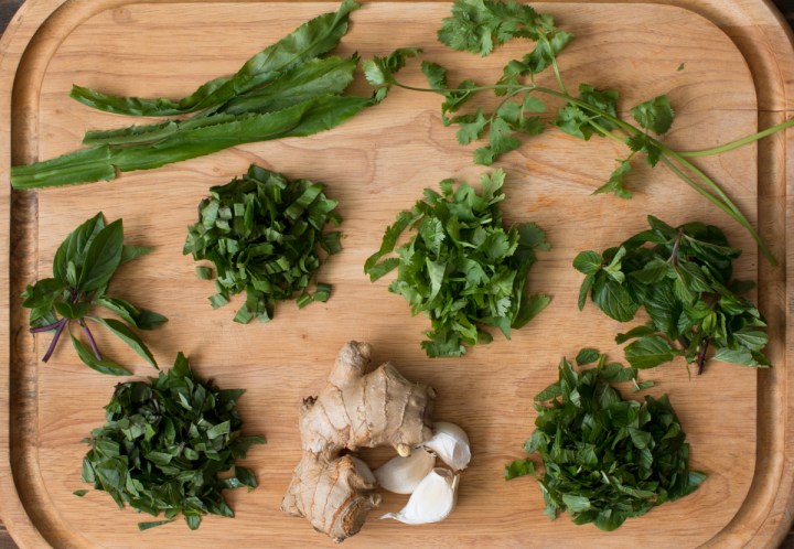 miz-for-chopped-herbs-for-lumpia-lr-7104