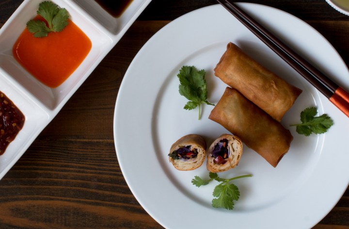 vegetarian-lumpia-with-sauces-lr-7126-2